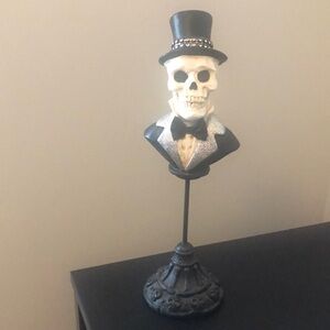 SKULL IN TUX & TOP HAT